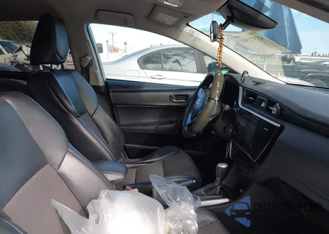 2017 Toyota Corolla Se z USA, uszkodzony, nr VIN 5YFBURHE5HP609460